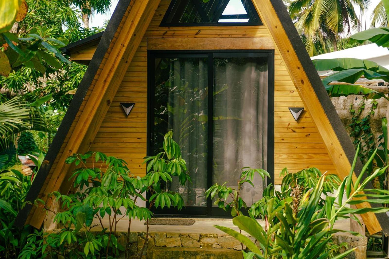 Leisy'S Garden Hostel & Rooms Samana Εξωτερικό φωτογραφία