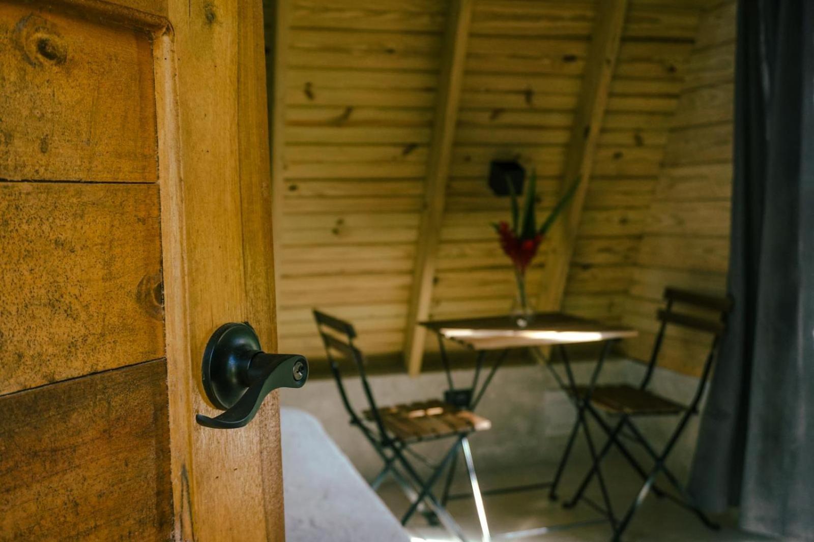 Leisy'S Garden Hostel & Rooms Samana Εξωτερικό φωτογραφία