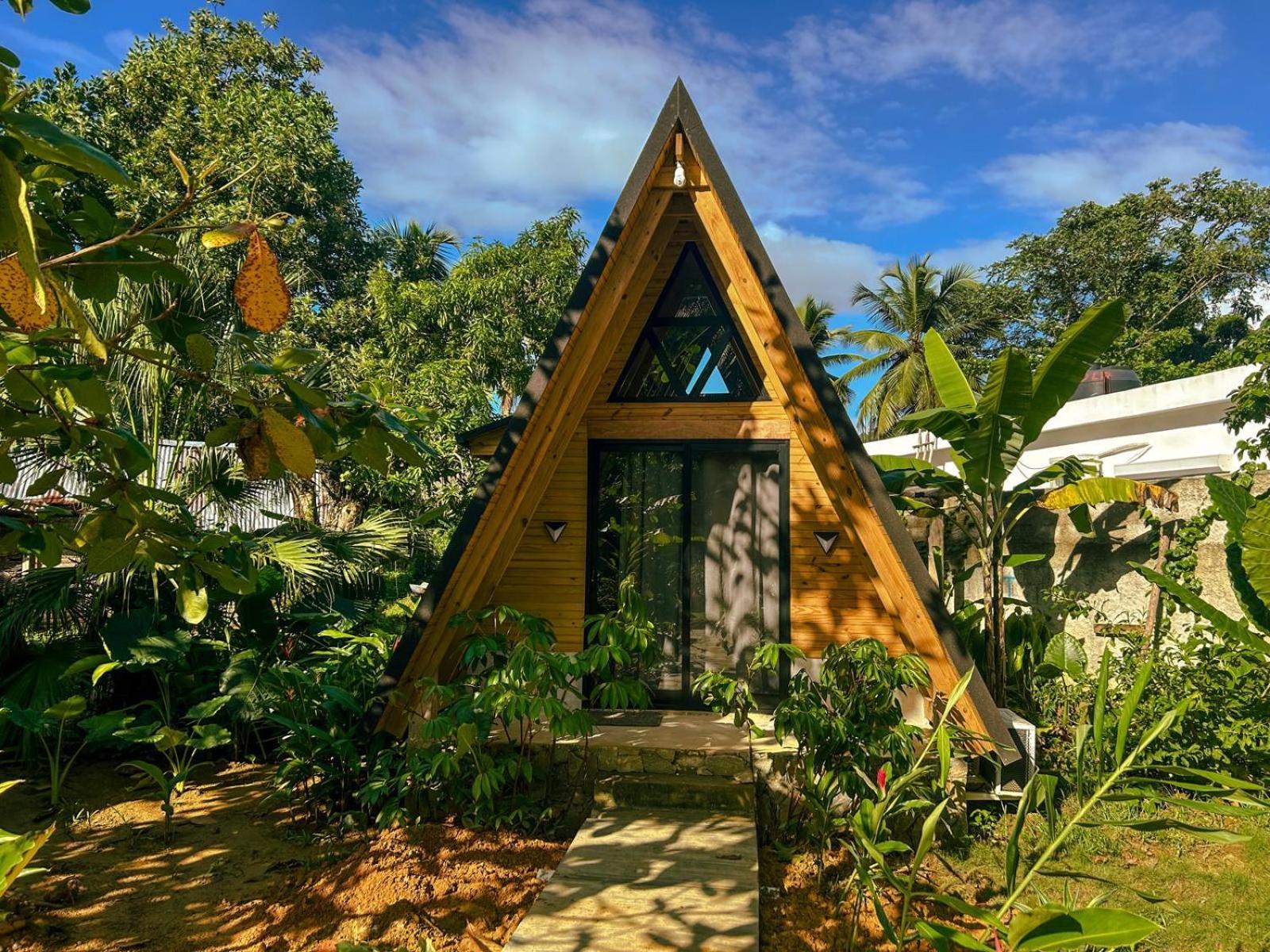Leisy'S Garden Hostel & Rooms Samana Εξωτερικό φωτογραφία