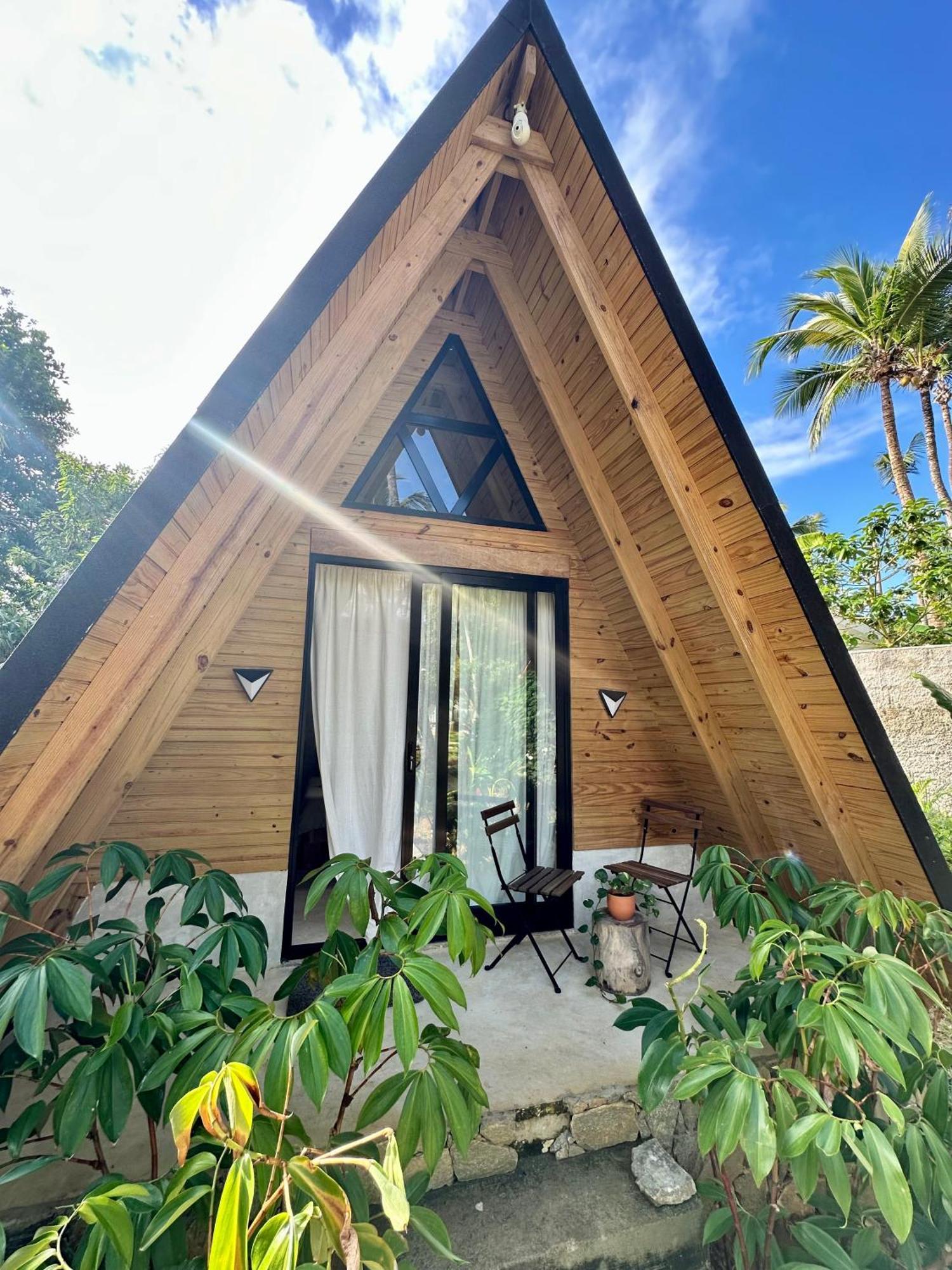 Leisy'S Garden Hostel & Rooms Samana Εξωτερικό φωτογραφία