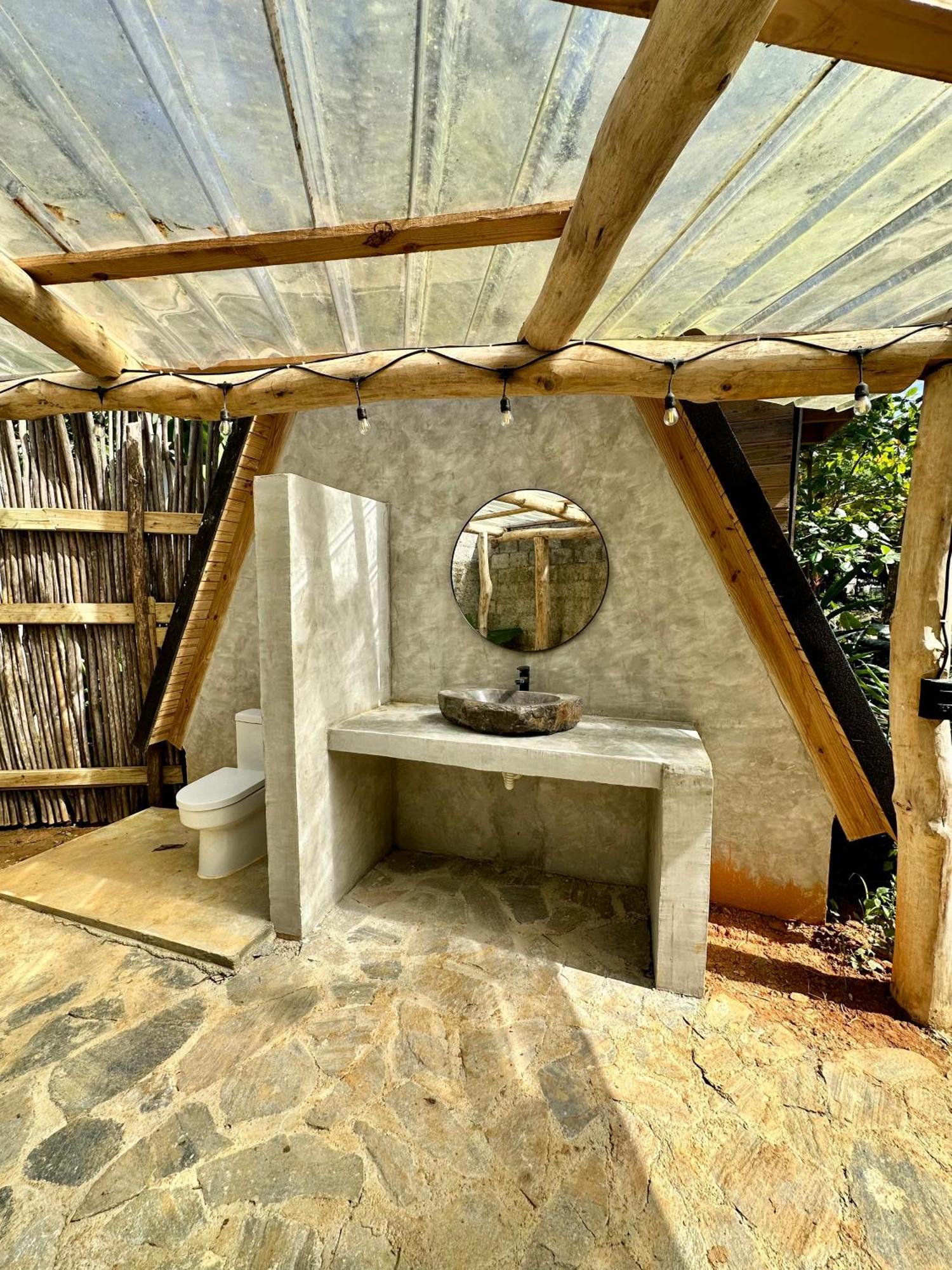 Leisy'S Garden Hostel & Rooms Samana Εξωτερικό φωτογραφία