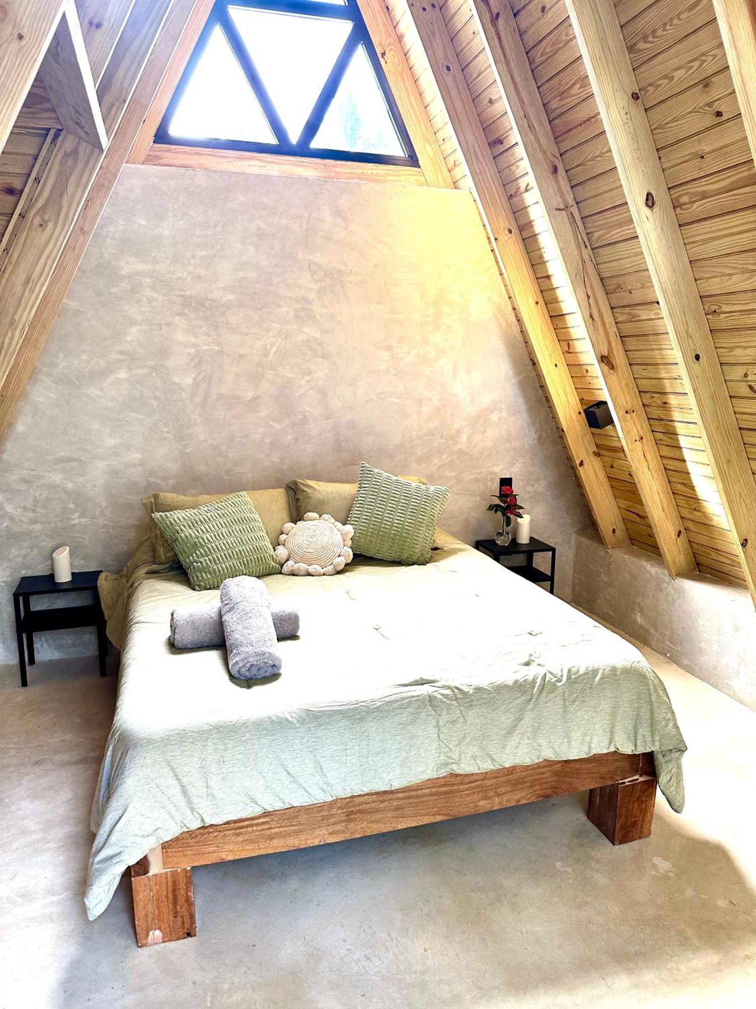 Leisy'S Garden Hostel & Rooms Samana Εξωτερικό φωτογραφία
