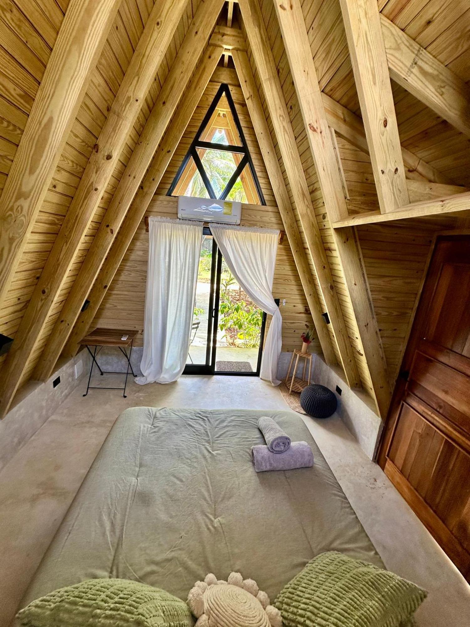 Leisy'S Garden Hostel & Rooms Samana Εξωτερικό φωτογραφία