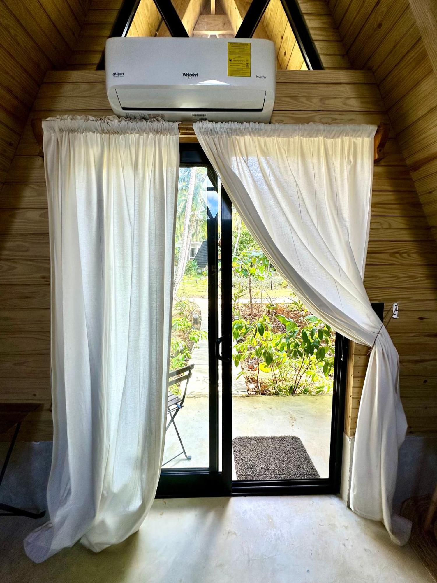 Leisy'S Garden Hostel & Rooms Samana Εξωτερικό φωτογραφία
