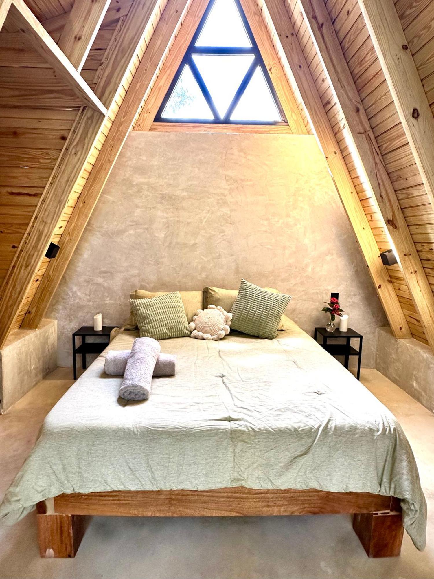 Leisy'S Garden Hostel & Rooms Samana Εξωτερικό φωτογραφία